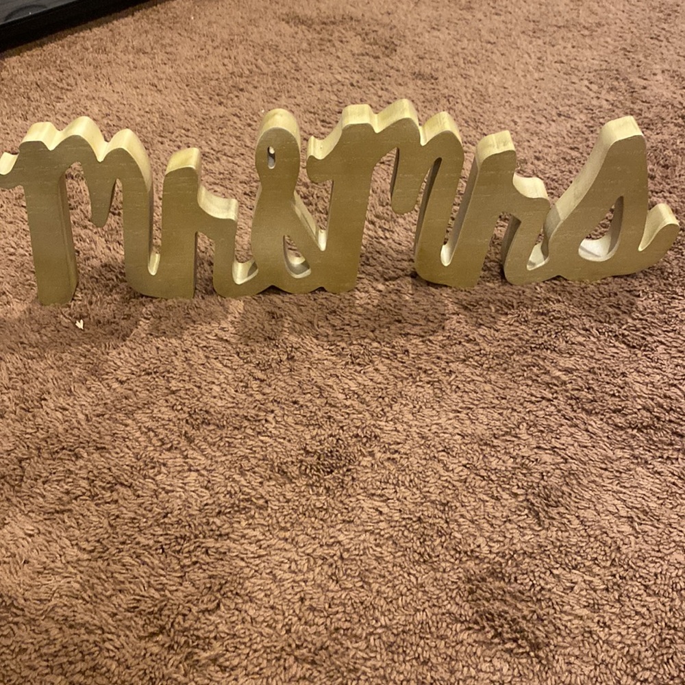 Mr & Mrs wedding sign.